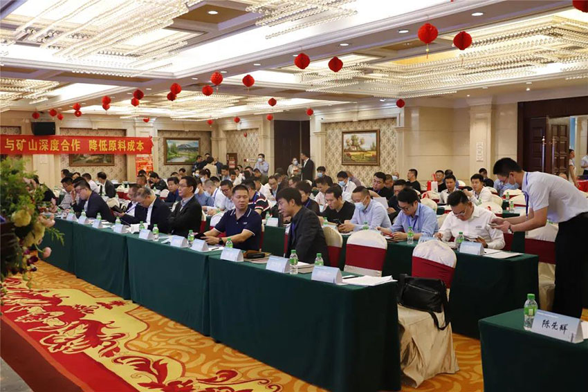 廣東陶瓷協(xié)會(huì )陶瓷原料專(zhuān)委會(huì )成立，萬(wàn)達業(yè)任副會(huì )長(cháng)單位